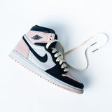 Looped Laces Cream Waxed shoelaces in Air Jordan 1 High Atmosphere Bubblegum sneaker