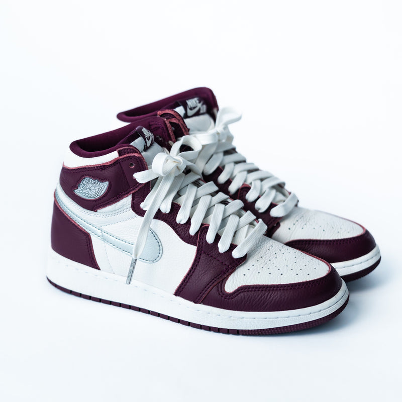 Looped Laces White waxed shoelaces in Air Jordan 1 High Bordeaux sneakers